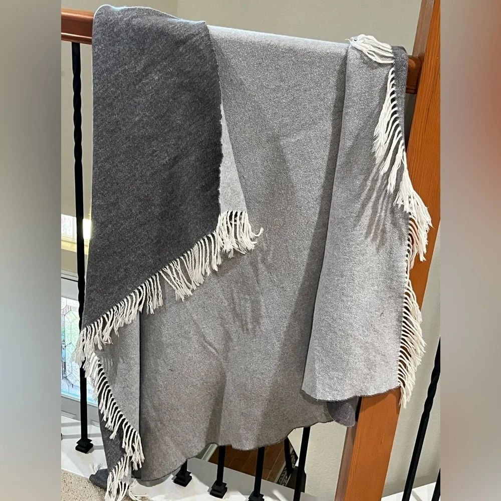 NIDO NOTTE ITALIA, MADE IN ITALY THROW, BLANKET, WITH TASSELS, SIZE 54X50.